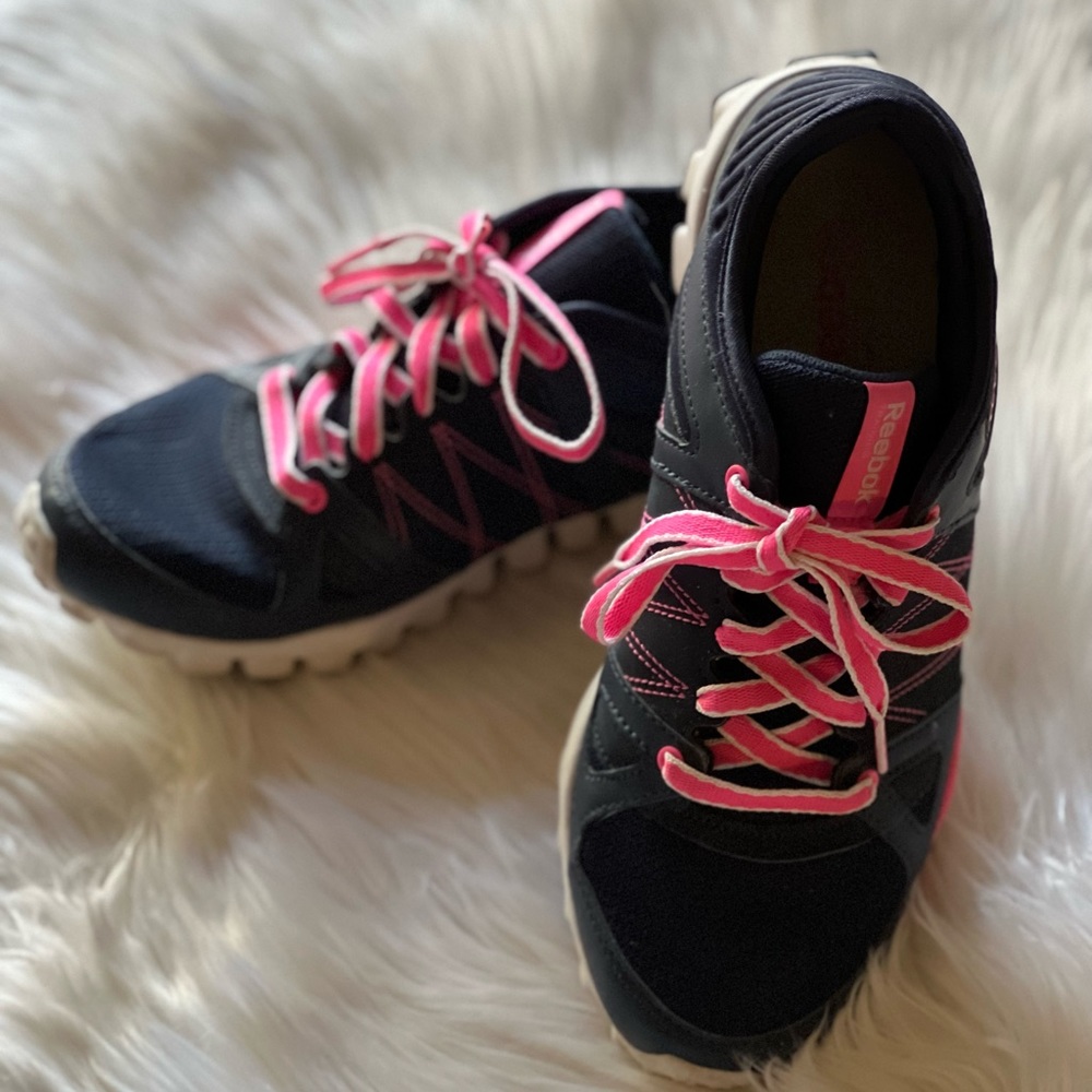 Reebok Realflex Cross training Running Athletic Shoe. Navy/Pink Size 8